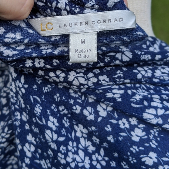 Lauren Conrad navy and white floral wrap. Med - Picture 2 of 5